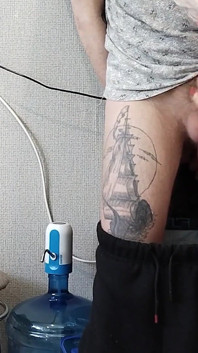 Stiefmutter hat nach wichsen und blowjob einen schluck sperma