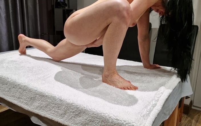 Nicky Brill: Doing the nude yoga and stretching my pussy