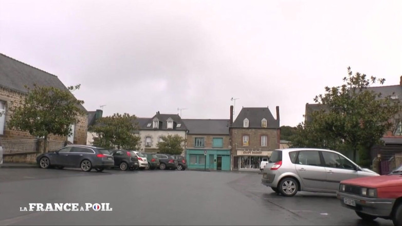 Rue Chaude: Мілфа ексгібіціоністка отримує подвійне проникнення від незнайомців