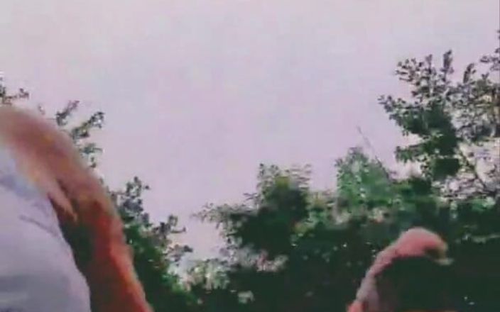 Slutboyben: Член у дощовому душі