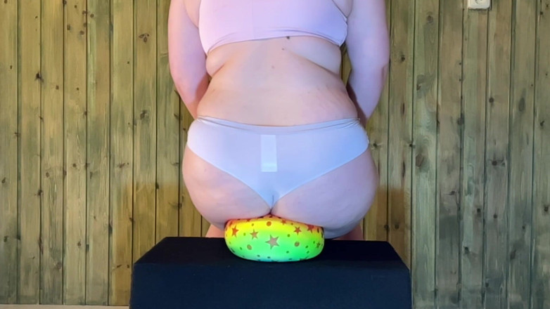 BeachBallsDuo: 10 bardzo miękkich gumowych kulek zmiażdżonych agresywnie! Bigbootylucy i dragon...