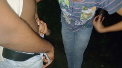 NikiRathod: 丛林中的后入式和口交组合