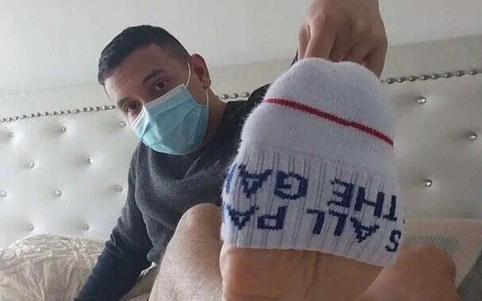 Tomas Styl: CUM with this latino feet