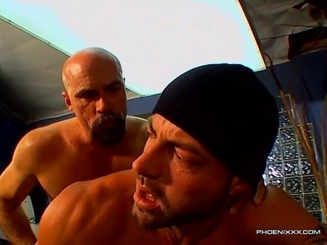 Phoenixxx: Umplându-i gaura musculară