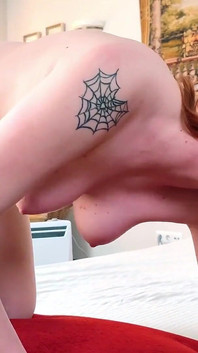 Sora mea vitregă roșcată a primit o ejaculare înăuntru uriașă