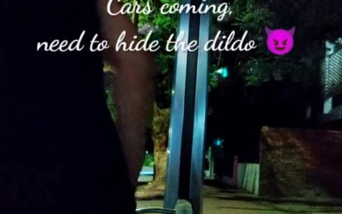 Traviezisha: Sissy-schlampe sitzt in der Nacht auf einem riesigen dildo am...