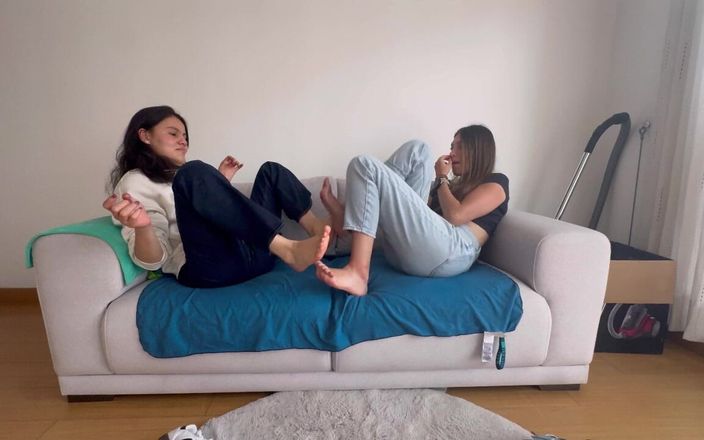 scarlettandc: Zwei frauen fuß-wrestling