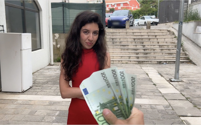 Dis Diger: Бейб грає у вуличну гру і отримує привабливу пропозицію - глибоке горло, грубий секс і