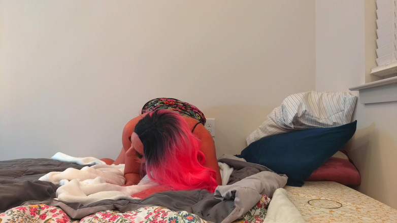 Sissy Bailey Wilde: Son derece ateşli trans dildo sikiliyor ve mastürbasyon yapıyor