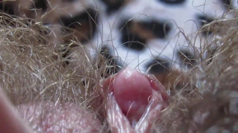 Angelinga: Hairy pussy is not an obstacle to clit play