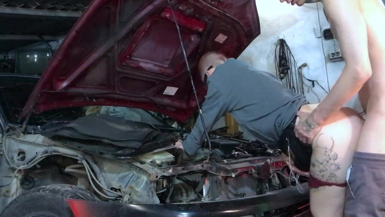 Vilu_and_Mi: Sexig mekaniker Vilu Vidish blir krossad Toyota Ae101