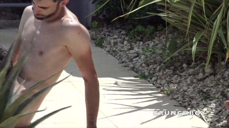 FRENCH AMATORS SEXTAPES: Romain fucked bareback by Dimitri in exhib