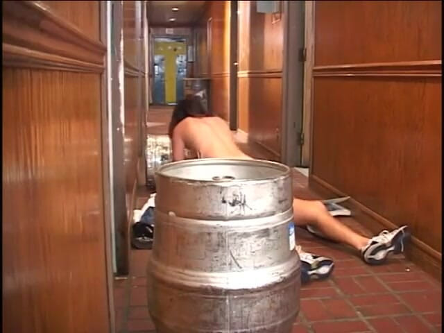 Fuck me Hard: Brünette braucht einen massiven harten schwanz