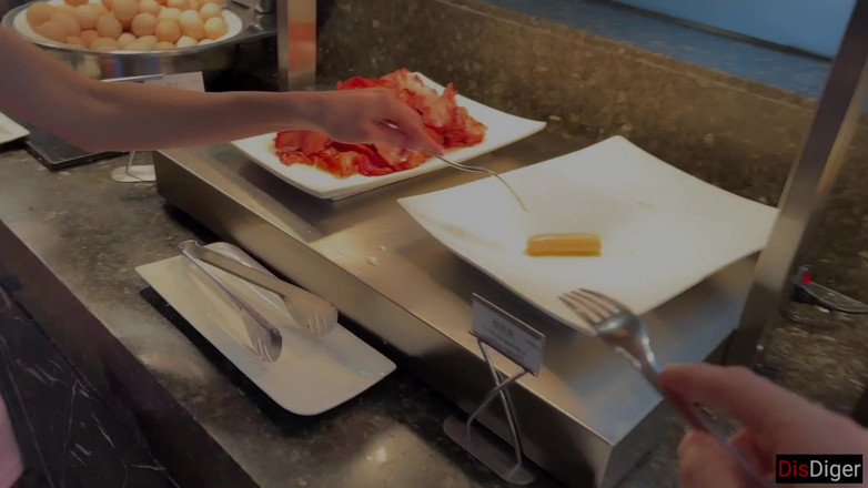 Dis Diger: Gorąca brunetka zostaje ostro wyruchana po kłótni z nieznajomym w...