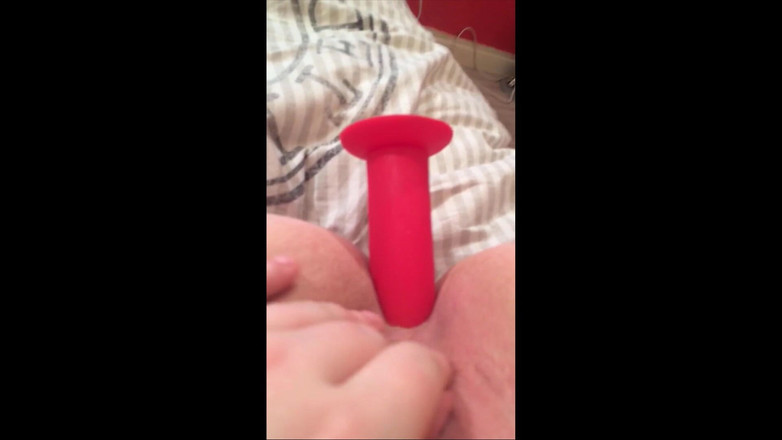 MissFFW: お気に入りの赤いディルドでアナルファック