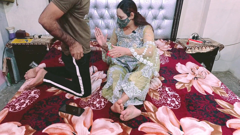 Pakistani CoupleX: Prima dată cu soția pe la spate sex indian desi...