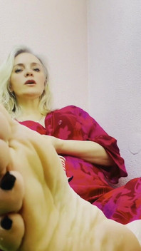 Empressbella Teases and Denies with Long and Sensual Fingers