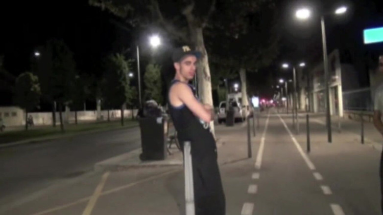 Crunch Boy: Französischer schwuler twink wird von scally im auto auf der...