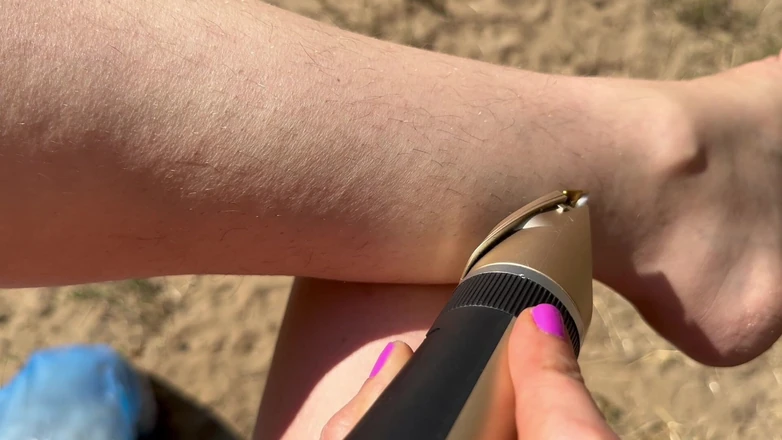 Cuteblonde666: Trimming My Bush and Leg Hair Closeup