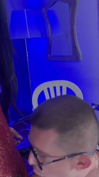 Młoda Kolumbijka zostaje ssana, a potem wybucha mleko w ustach