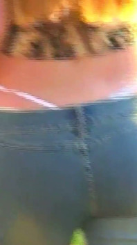 이 운이 좋은 남자에게 카우길러로 밸런스를 테스트하려고 하는 사랑스러운 Sweetie
