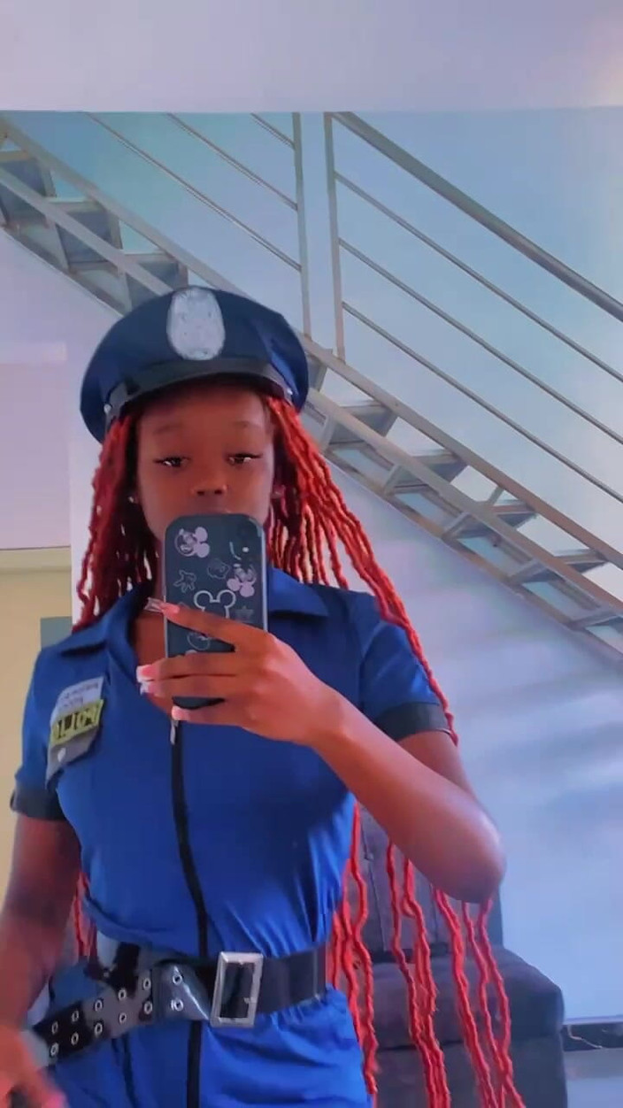 SEXXY-DAISY: Zločiny nejsou povoleny.