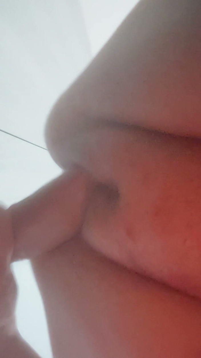 Thckmommi503: Mamă sexy mare și frumoasă în camera de hotel singură