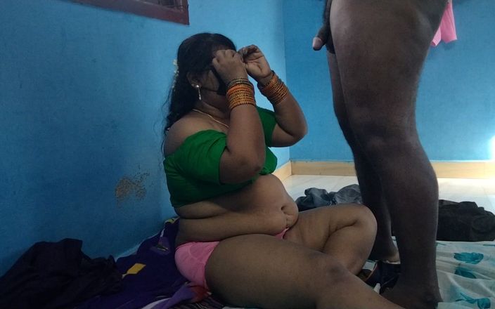 Tamil lesbian: 电工与房主发生性关系。热辣性感的谈话