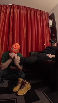 Můj submisivní miluje mé nohy