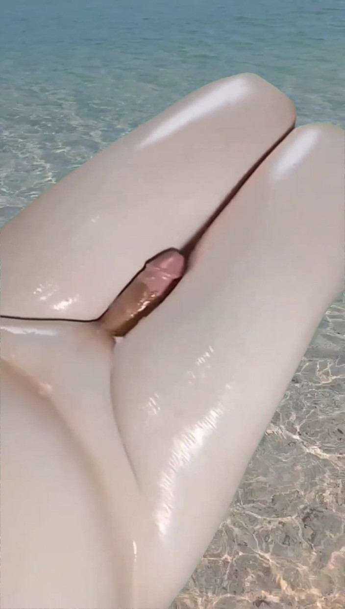 Kitty_Cross: 물에서 반짝이는 허벅지의 핫한 오일 사정 여성스러운 다리