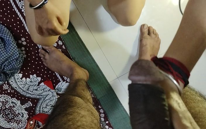 Anar Kali: Une femme mature suce la bite de son ami