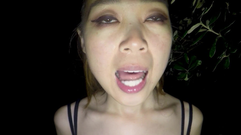 Petite Asian hefburg: 아시안 콕스 컨테이너