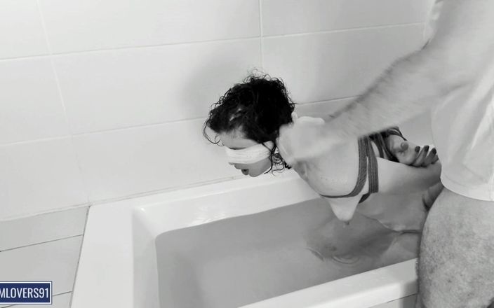 Bdsmlovers91: Prends une respiration princesse ! Bondage dans la baignoire
