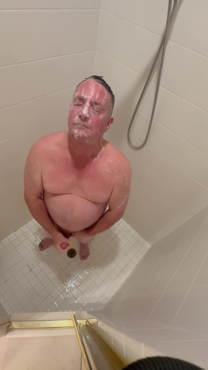 GottaLuvBB: Kamera pod prysznicem