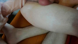 Alex'in deliğini sikmek için dildo kullanıyorum!