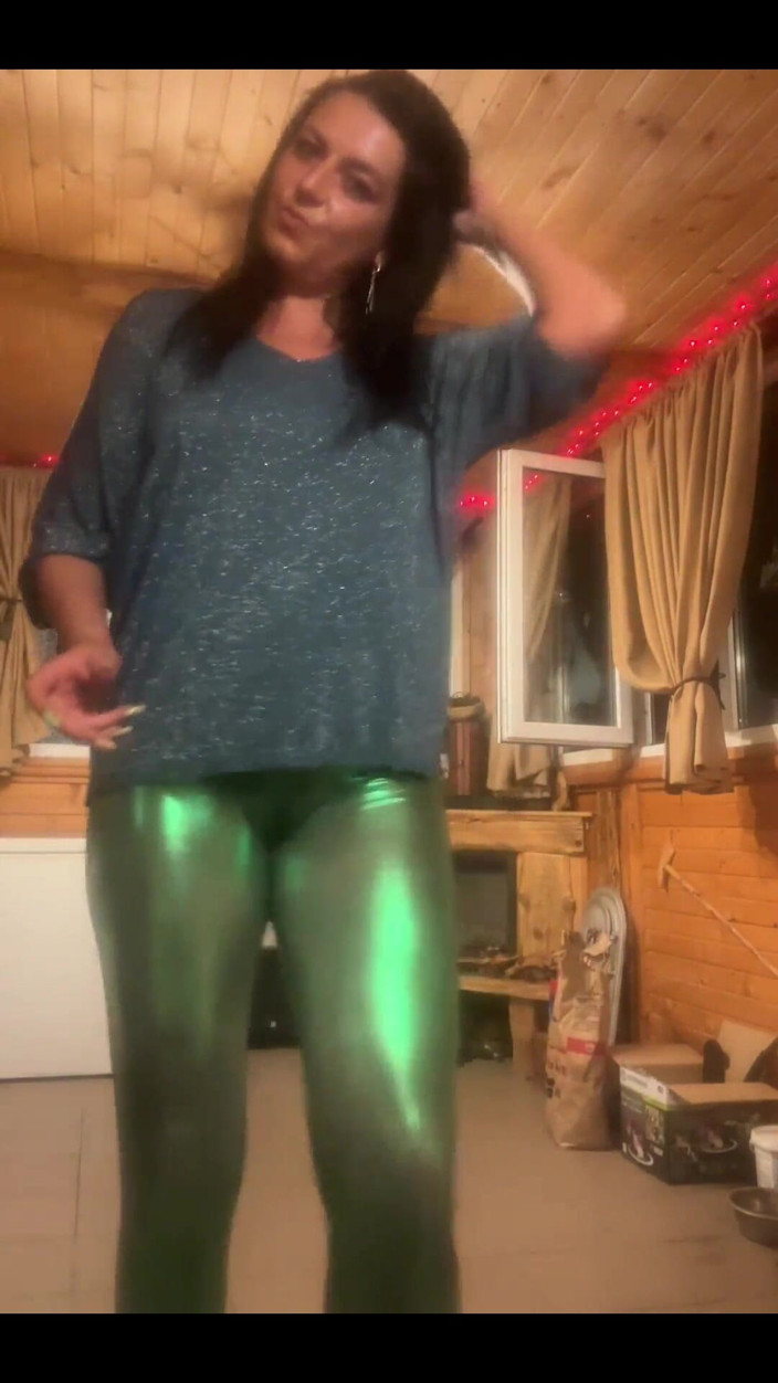 MilfyCalla: Shiny Leggings Cameltoe Dance Tease