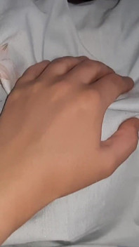 ฉันผลัดกันเล่นหีเพื่อนบ้านใต้ผ้าห่ม