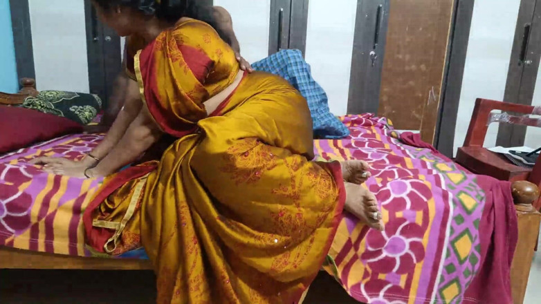Sexy sindu: Sindu Bhabhi Saree Sex with Devar in the Bedroom