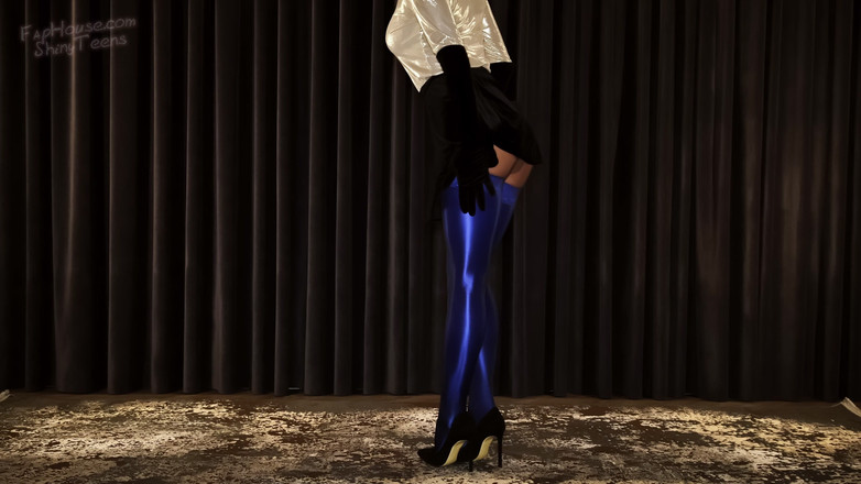 Shiny teens: 889 Geschichtete blaue spandex-strümpfe und schwarze transvestit-strumpfhosen