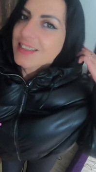 Milfycalla are parte de o mulțime de spermă pe New Puffy Downjacket! 167