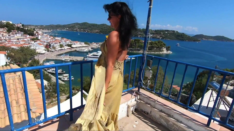 Alexandra Wett: Mega outdoor! Anal on the viewing platform!