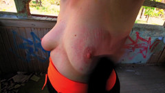 Bouncy Tits Action: 1000 menampar teteknya dan 1000 ke pepeknya di dalam hutan