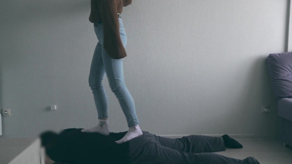 Amateur_fetish: Pisoteando