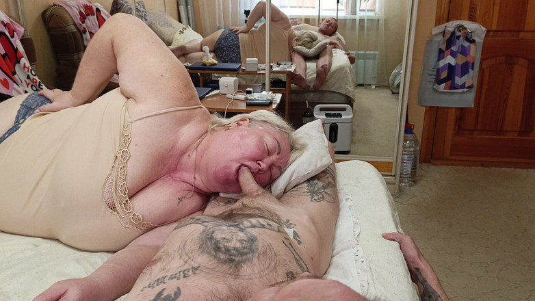 Zona901: sousedka mi kouří ptáka, dokud se jí nevystříkám do pusy
