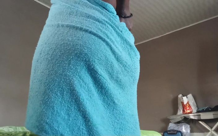 Super sexy ebony cuties: Goyangin pantatku sambil ngusap memekku