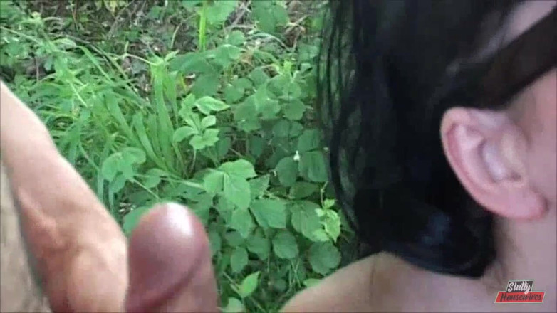Vere Casalinghe Italia.: Una mora arrapata viene sbattuta da due ragazzi