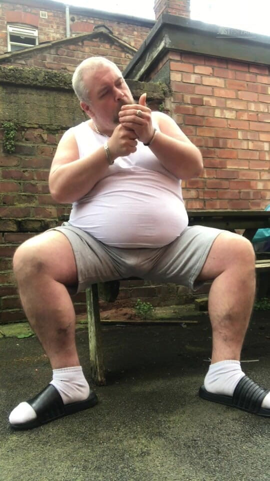 B A Bear: Fat Dad Smoking &amp; Wanking in the Alley