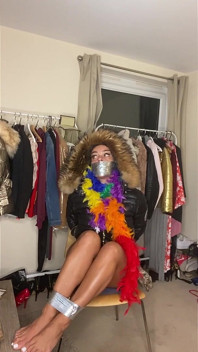 Latina dalam Fur & Parkas (bahagian 2)
