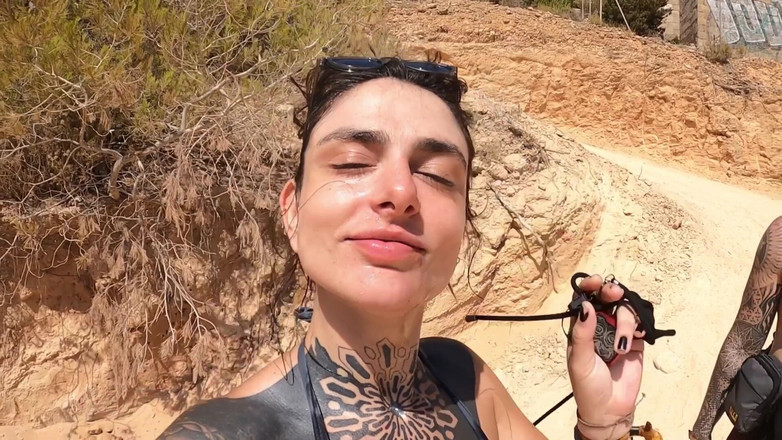 Dread Hot: मैंने इबीसा में अपनी चूत को गर्म किया