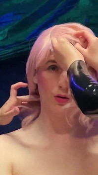 Trasformando il loro ragazzo timido in una ragazza carina